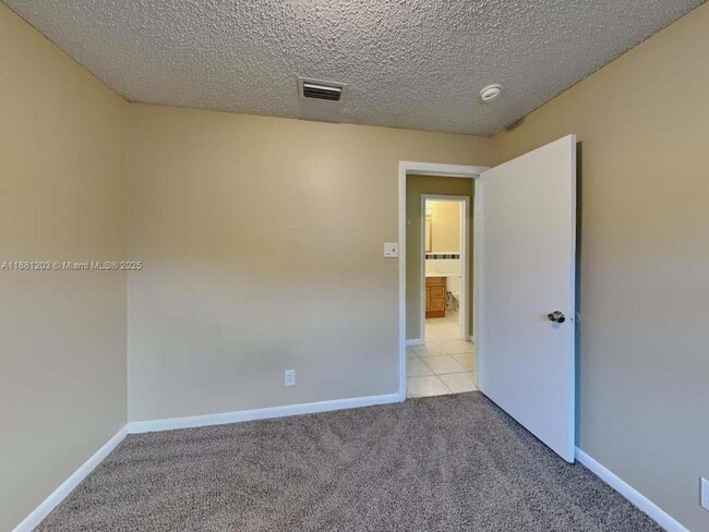 Building Photo - 208 NW 80th Ave