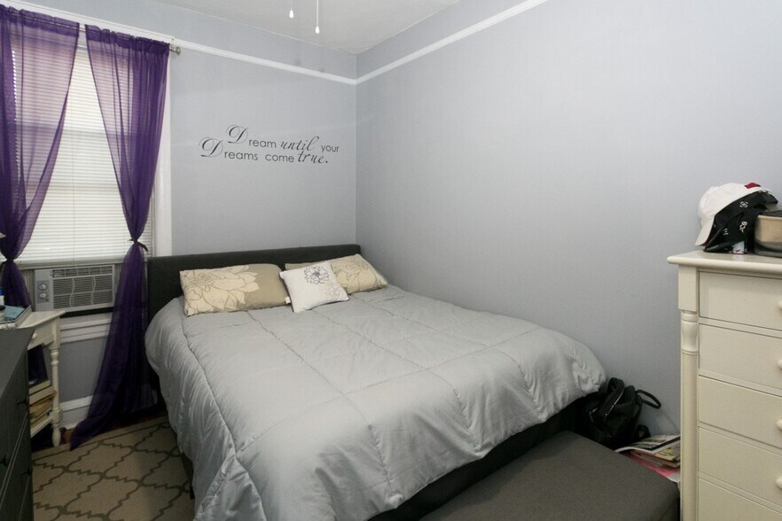 Building Photo - 3606 W Grace St