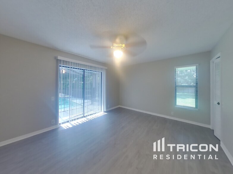 Building Photo - 16147 Vanderbilt Dr