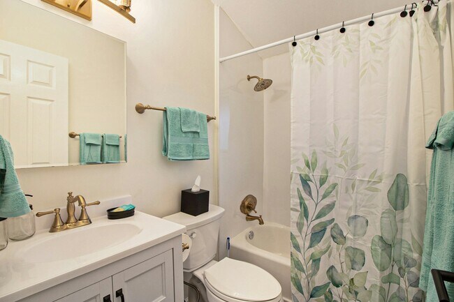 Building Photo - 2804 Canterbury Rd