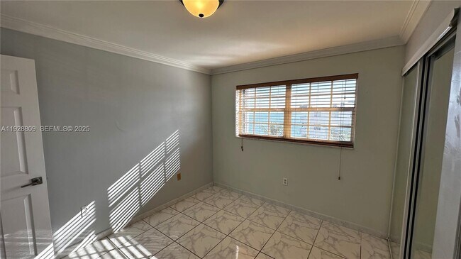 Building Photo - 7825 NE Bayshore Ct