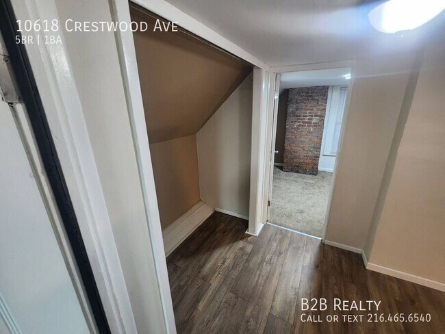 Building Photo - 10618 Crestwood Ave