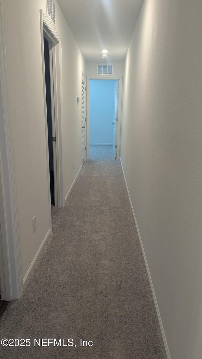 Building Photo - 550 Holly Lks Dr