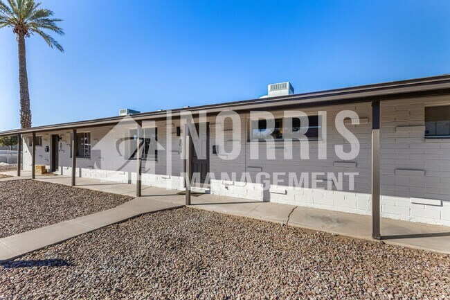 Building Photo - Convenient, Beautifully Updated Space Available Now!