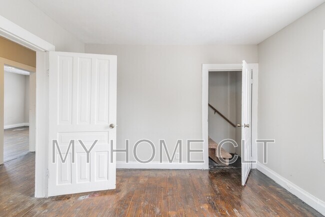 Building Photo - 1017 Holland Ave