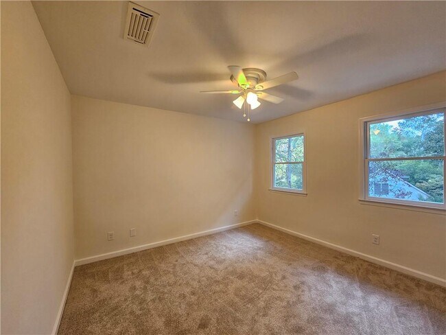 Building Photo - 3228 Turtle Lake Dr SE