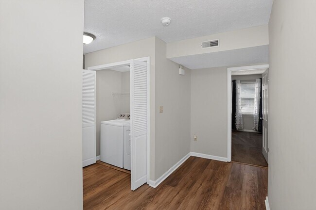 Building Photo - Charming 2BR Condo in Calhoun