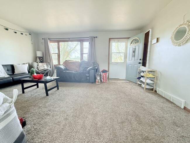 Living Room - 1416 Starbeck Cir