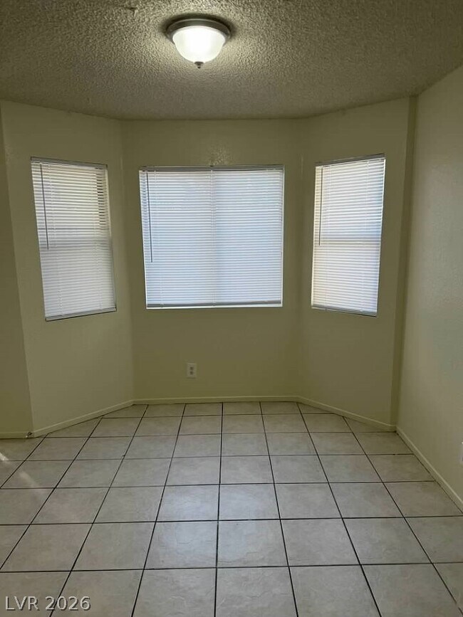 Building Photo - 2724 Otter Creek Ct