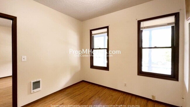 Building Photo - 1102 SE Umatilla St