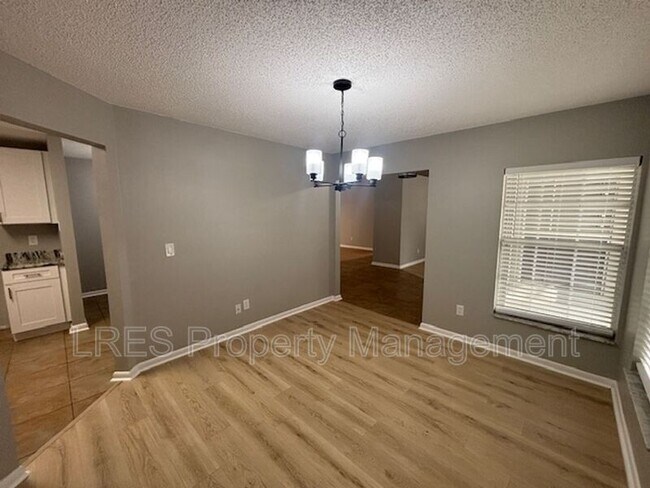 Building Photo - 1004 Stout Ct