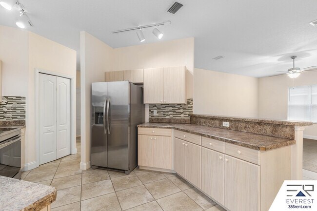 Building Photo - 7 Robin Pl