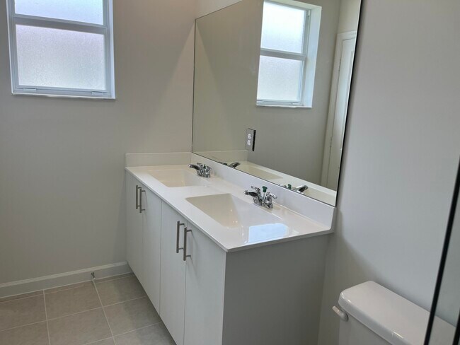 Building Photo - 2624 SE 25th Ct