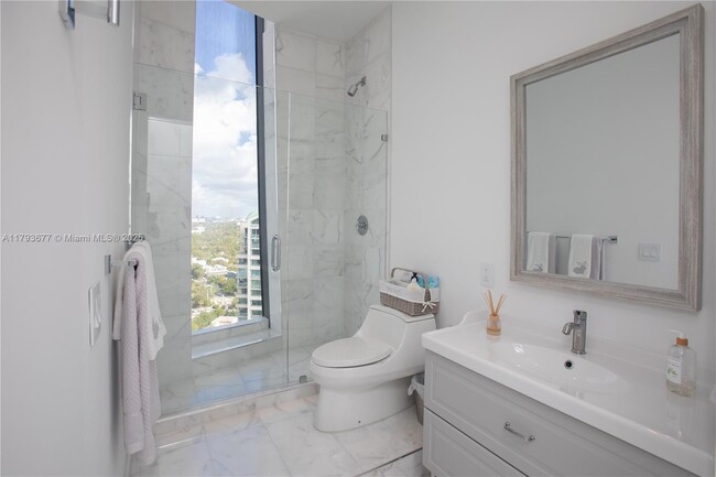 Building Photo - 2821 S Bayshore Dr
