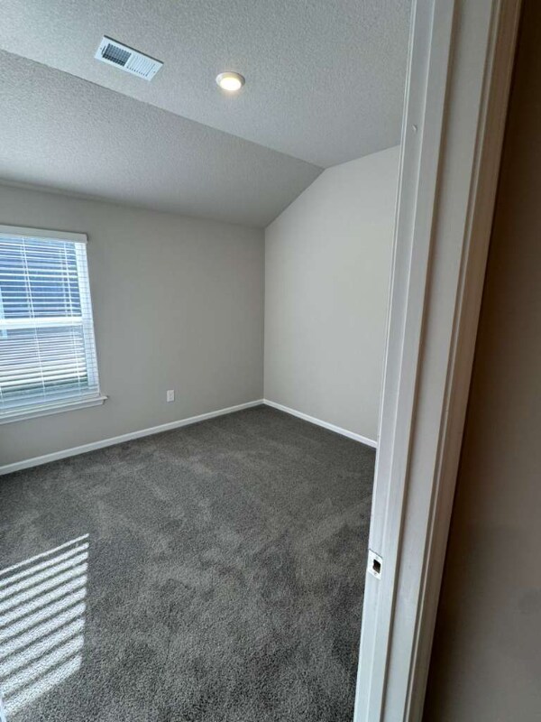 Building Photo - 526 W Fountain Cir