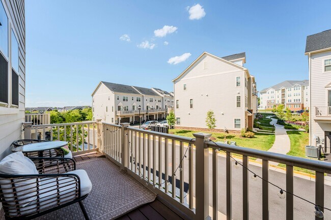 Building Photo - 813 Sawback Sq NE