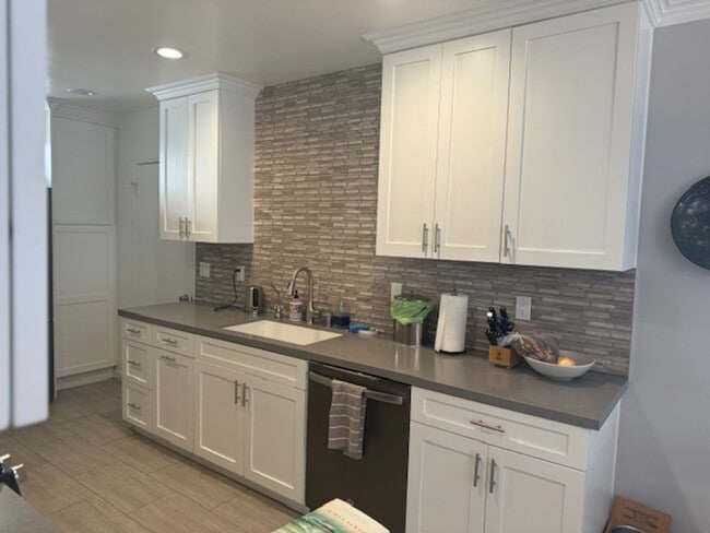 Building Photo - La Crescenta 3 bedroom 2 bath updated home.