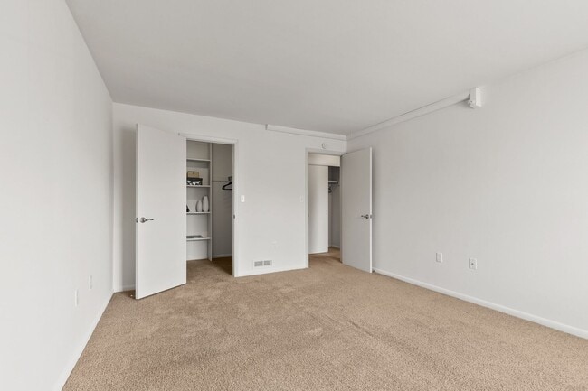 Building Photo - Two Bedroom Contemporary Style on the Third Floor