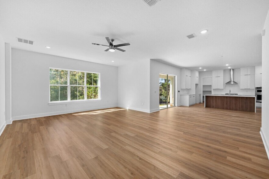 Building Photo - 6622 Summit View Dr