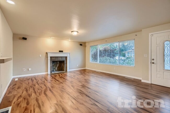 Building Photo - 9022 Lorraine Ave S