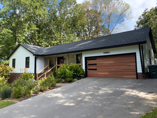 Building Photo - 828 Murrell Rd