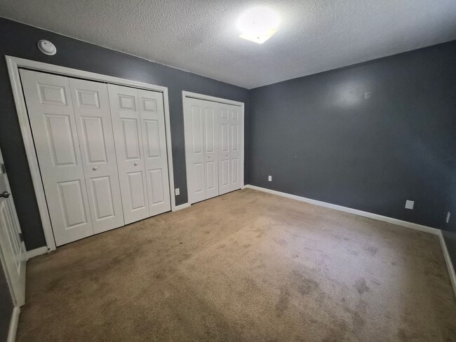 Building Photo - 305 Rack Ln