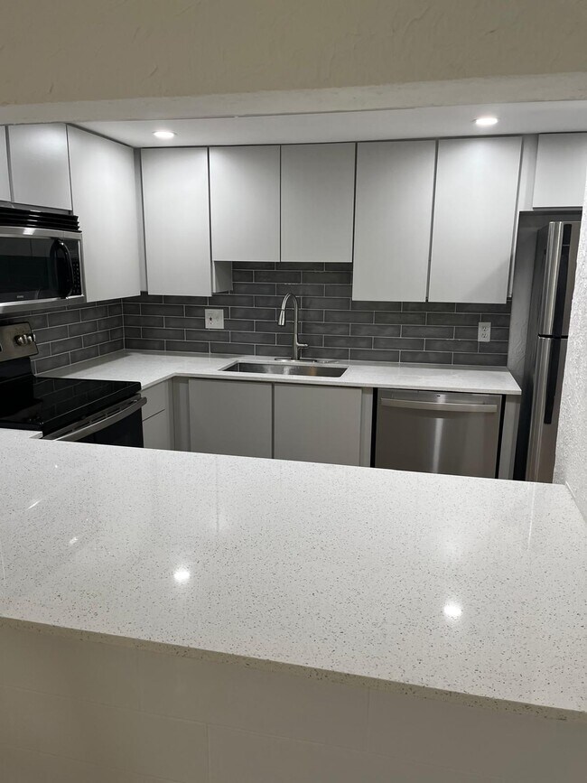 Building Photo - 9441 Live Oak Pl