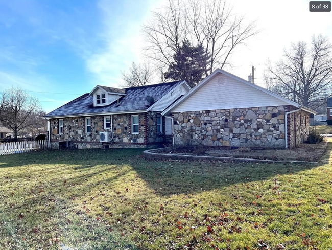 Building Photo - 523 S Washington St