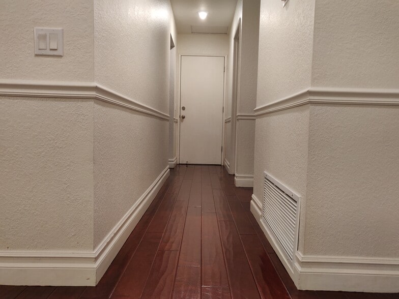 Hallway_1 - 3124 Oakview Ln