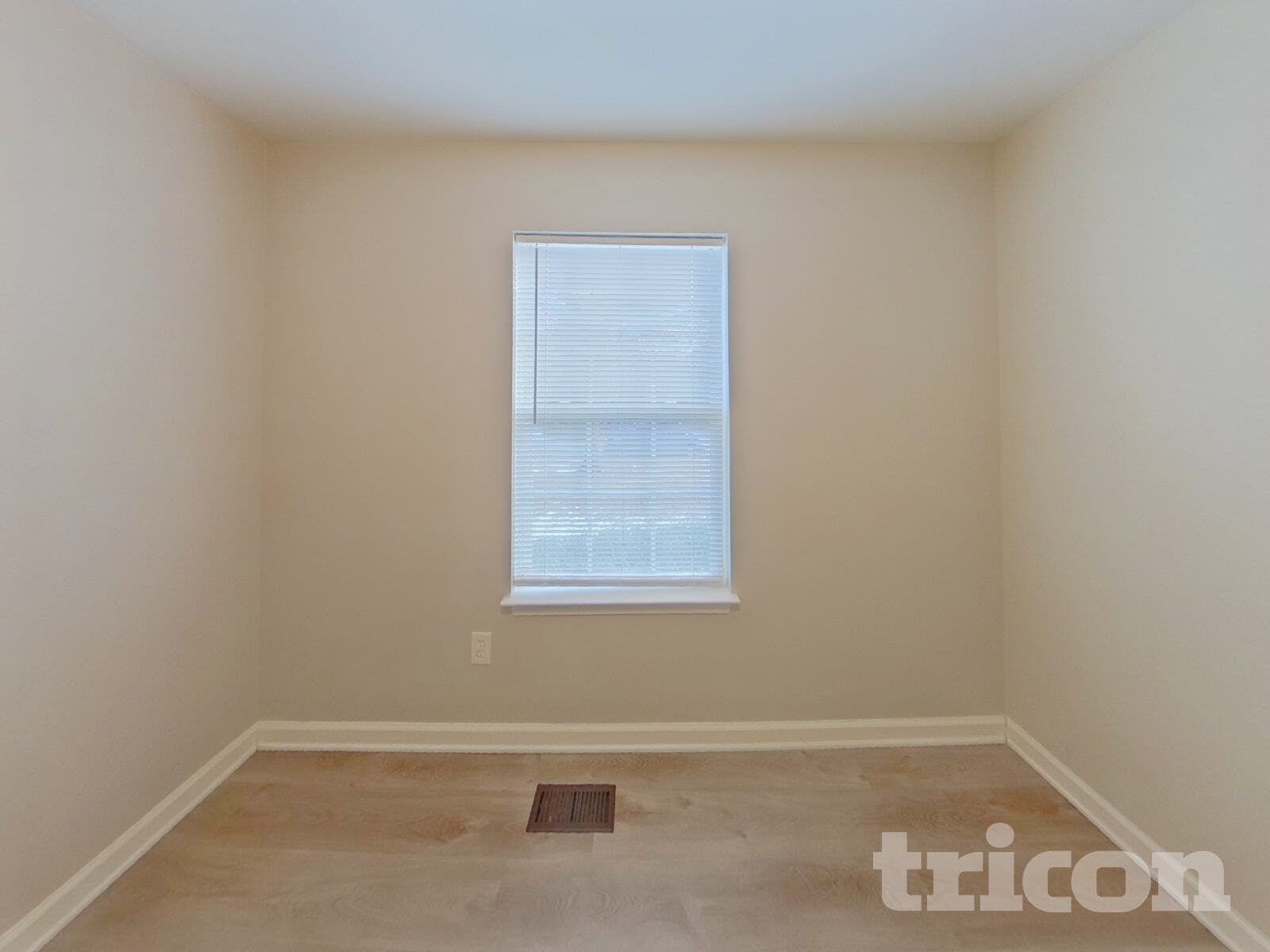 Building Photo - 1585 Kingston Dr