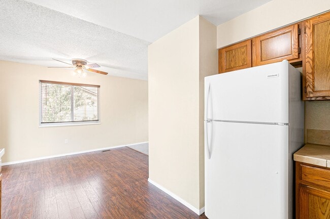 Building Photo - 1405 S Sierra Dr