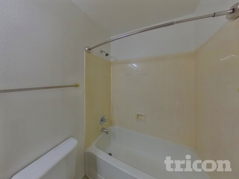 Building Photo - 21854 N Braden Rd