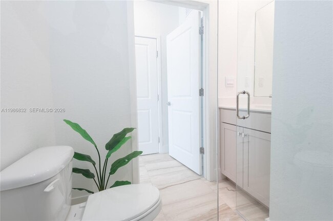 Building Photo - 230 SW 170th Ave