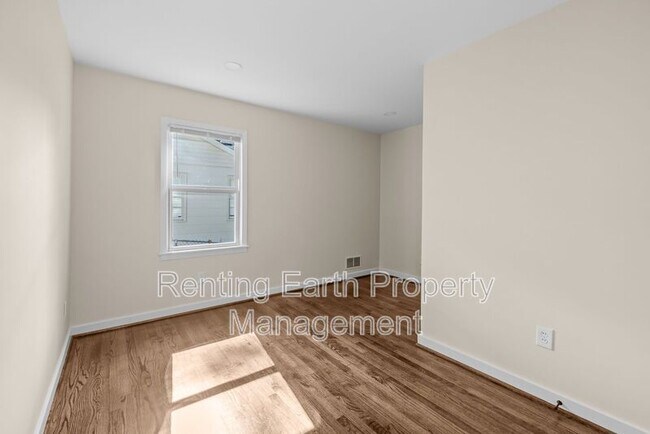 Building Photo - 1153 Linwood St