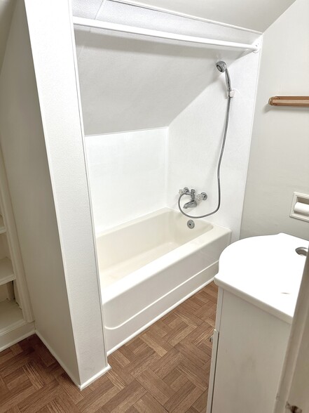 Building Photo - 1214 8th St