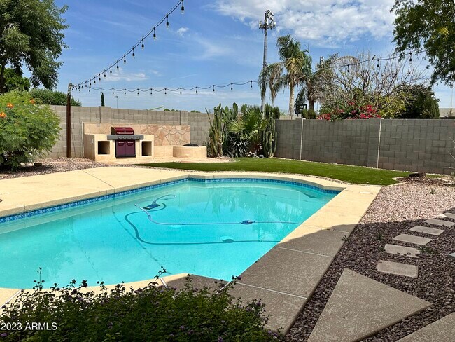 Building Photo - 20966 N 84th Ln