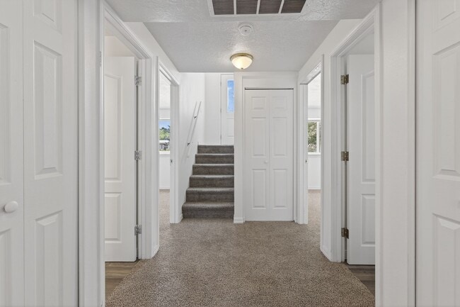 Building Photo - HUGE 6 bed 3 bath Home in Pocatello