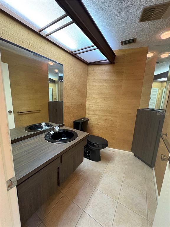 Building Photo - 14175 Feather Sound Dr