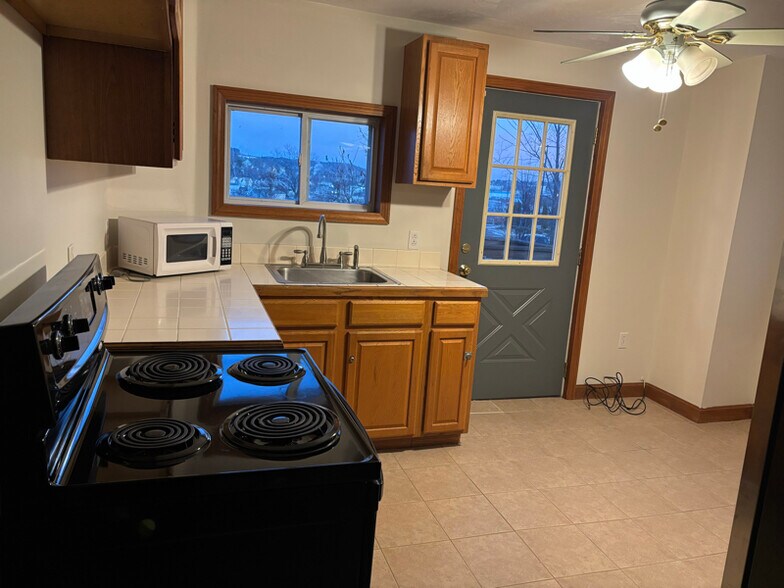 Building Photo - 1 Hemans St