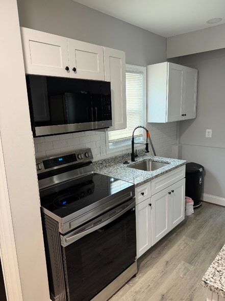 Building Photo - 716 E 23rd St