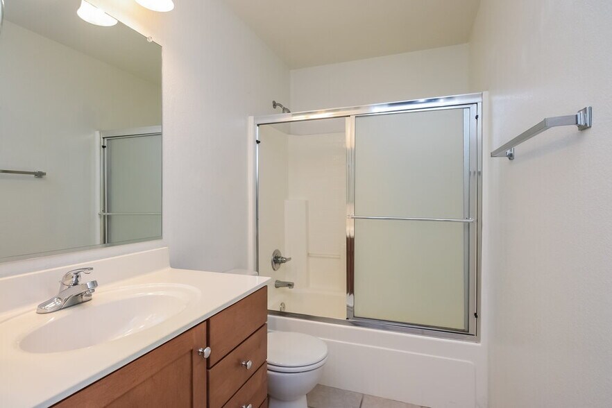 Building Photo - 2714 S Sailors Way