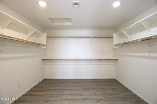 Building Photo - 1819 W Bonanza Dr