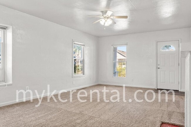 Building Photo - 1131 Hasbrook Ave