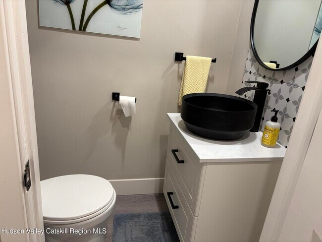 Building Photo - 204 Village Ct