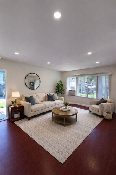 Building Photo - 421 E Acacia Ave