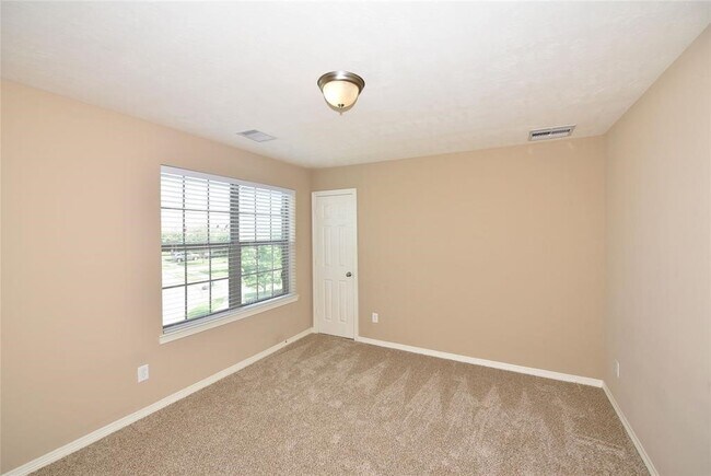 Building Photo - 4050 Calaway Oaks Ln