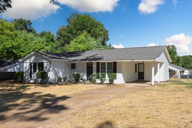 Primary Photo - 3 bedroom, 2 bath recently renovated in So...