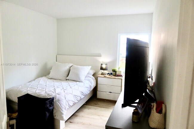 Building Photo - 5862 NW 113th Pl