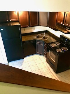 Loft 220 Kitchen Appliances - 221 E Mifflin St