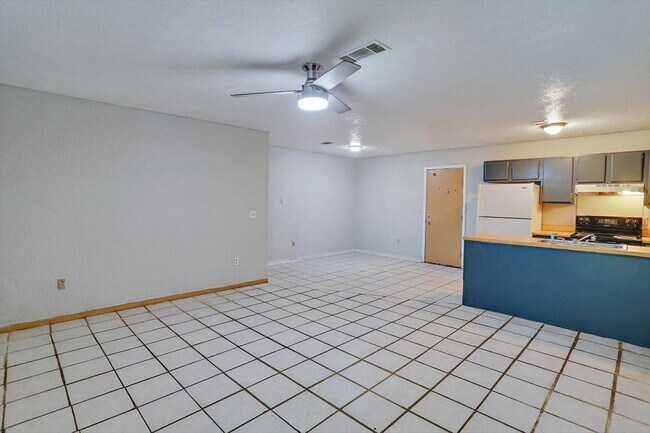 Building Photo - 757 Sandy Ln